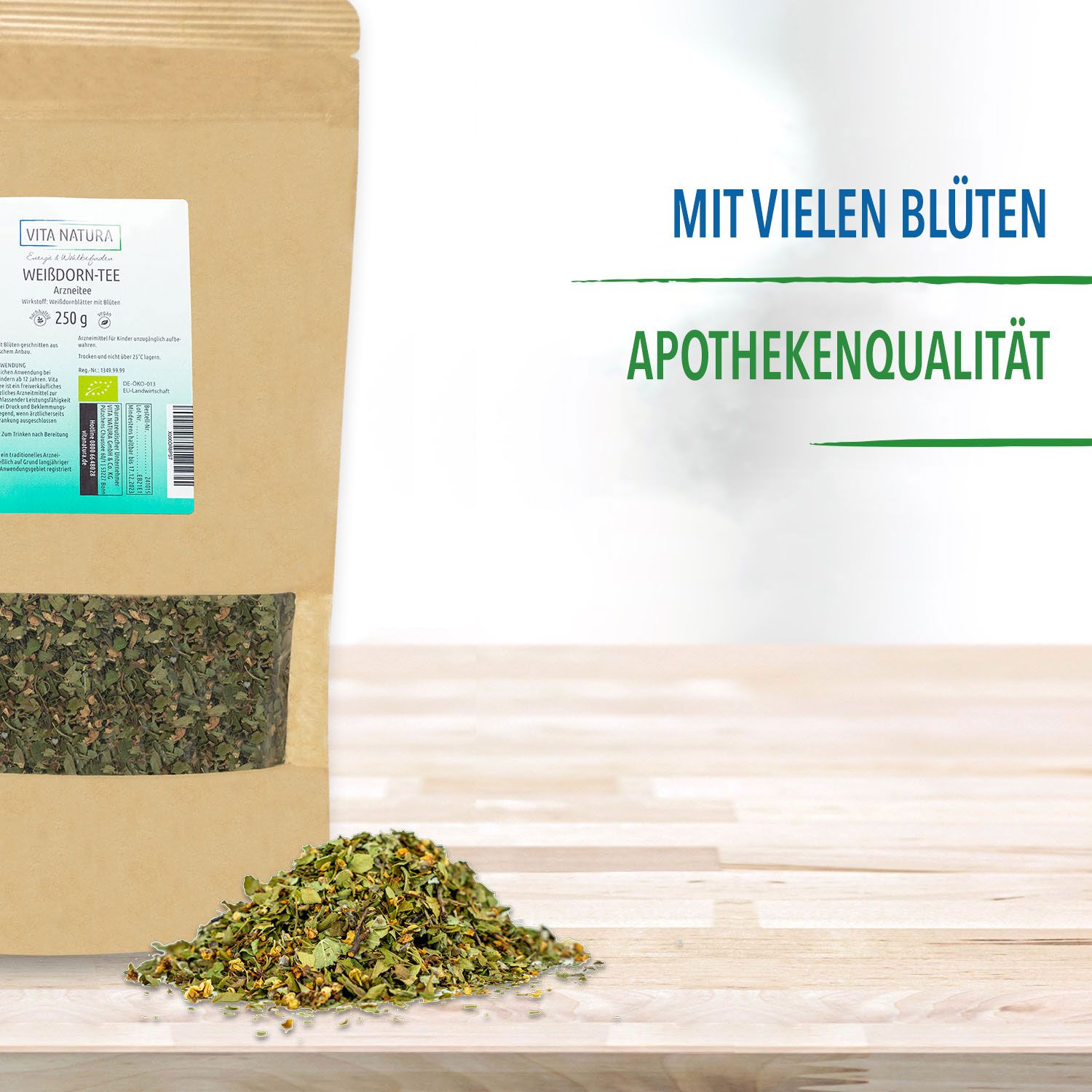 Weißdorn Tee Ein Beutel Weißdorn Tee auf einer Holzplatte